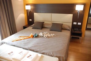 Down comforters, minibar, in-room safe, desk - Zen Hotel Versilia (Pietrasanta)