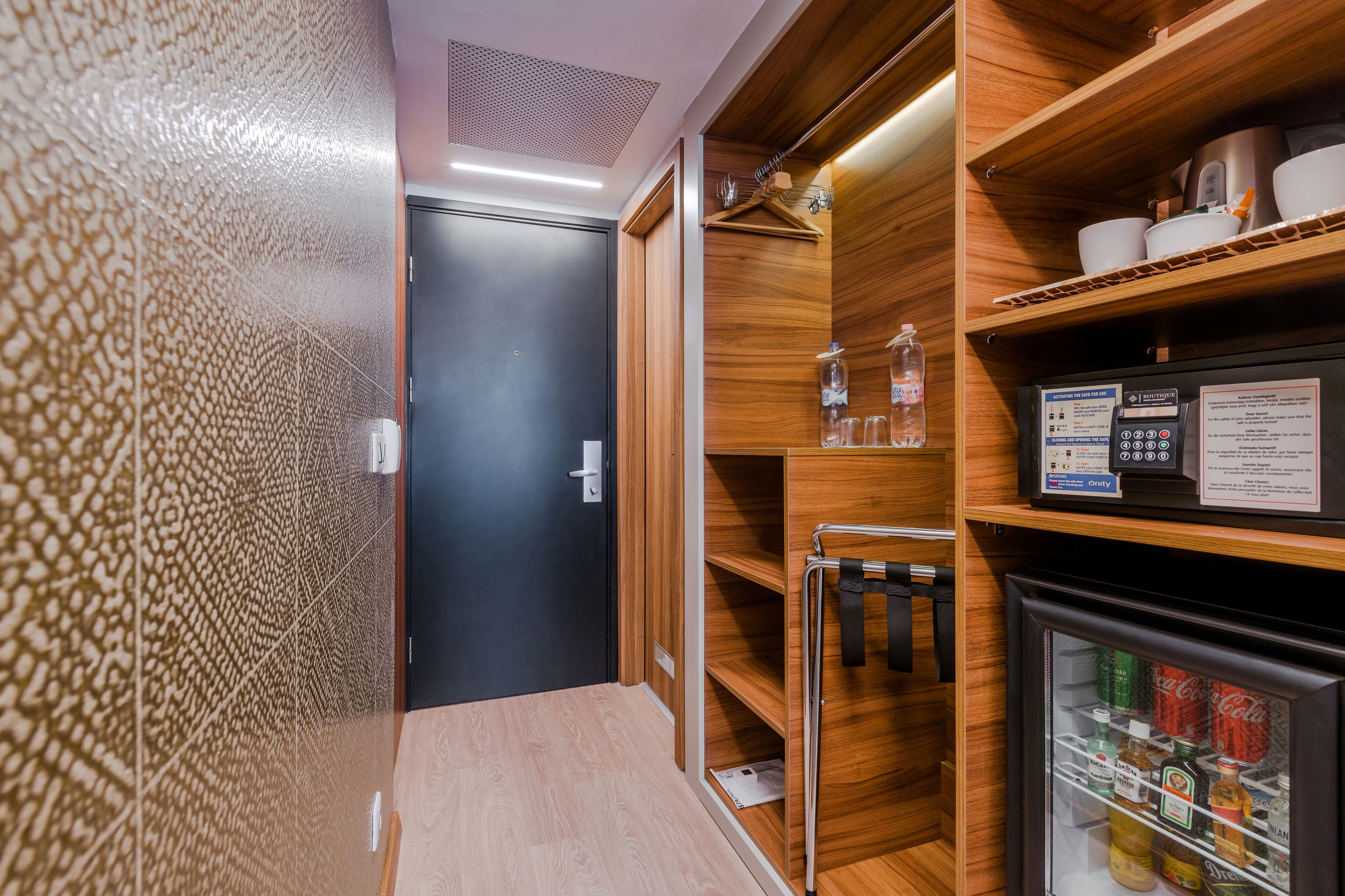 minibar, in-room safe, desk, blackout curtains