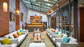 Lobby lounge