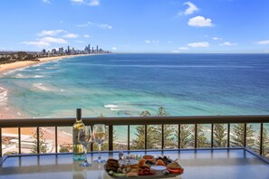 Superior Apartment, 2 Bedrooms, Ocean View | Pemandangan balkoni