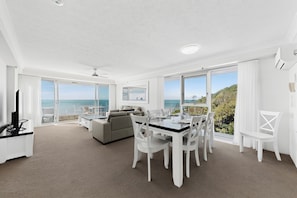 Family 2.5 Bedroom Ocean View Apartment | Living area