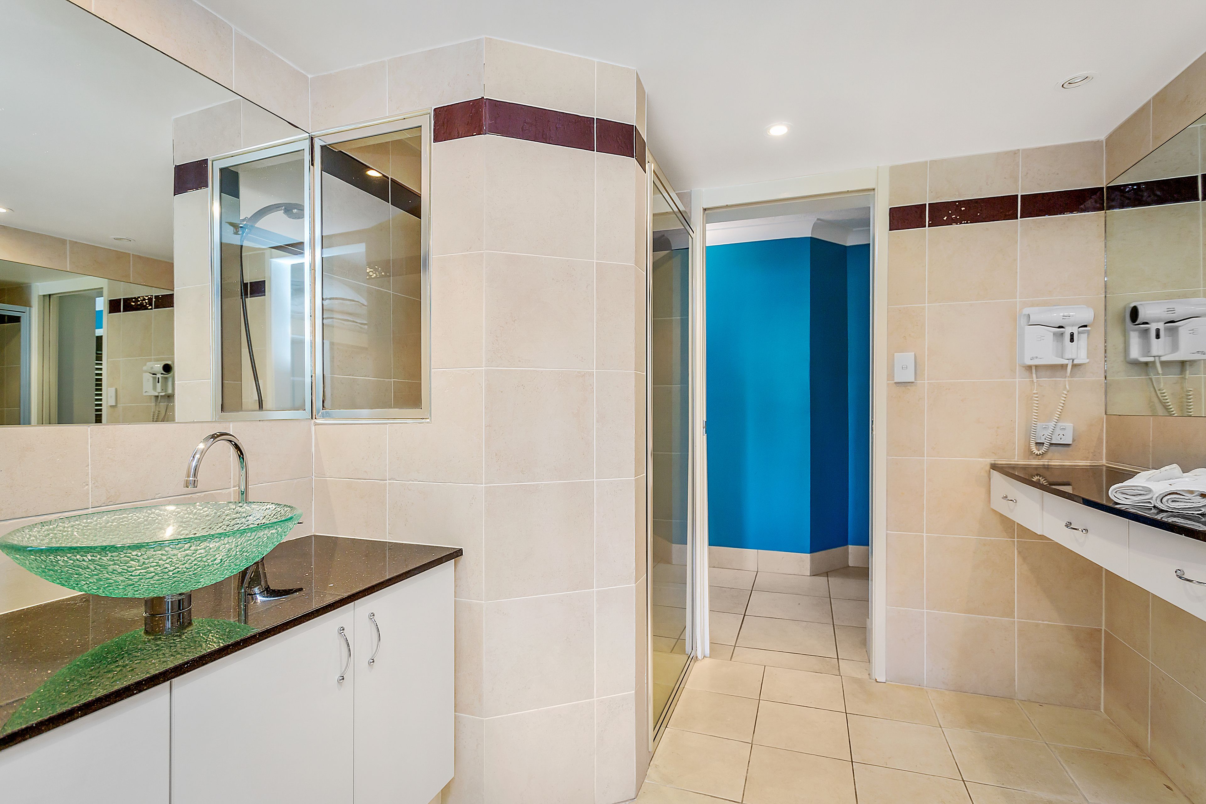 Gemini Court Holiday Apartments — image 13