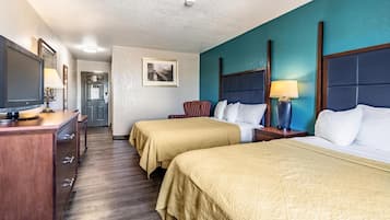 Desk, soundproofing, iron/ironing board, free WiFi