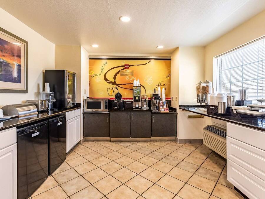 Kjøleskap og mikrobølgeovn