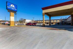 Property grounds - Americas Best Value Inn Temple Killeen (Temple)