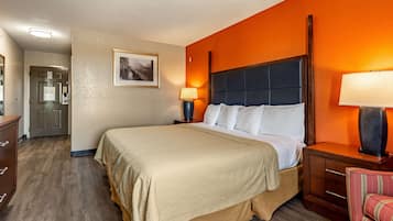 Escritorio, insonorización, tabla de planchar con plancha y wifi gratis