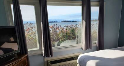 Carolyn Beach Inn & Restaurant