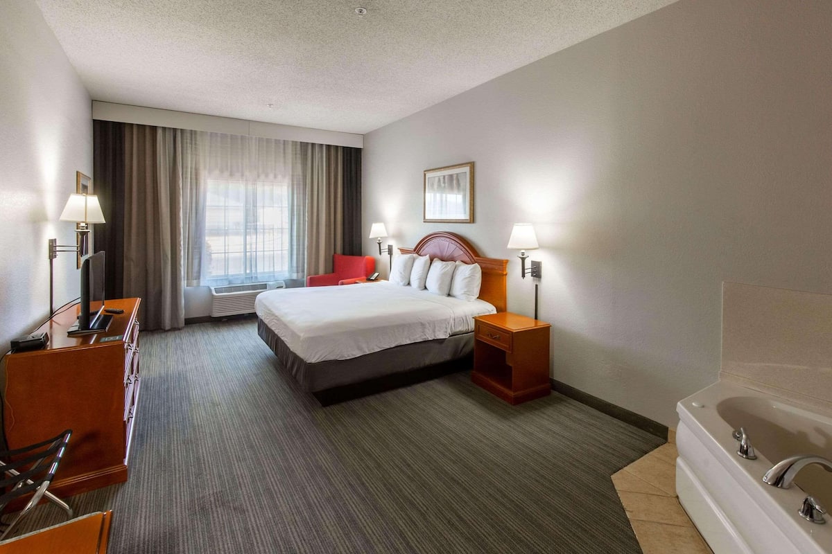 suite, 1 king bed, accessible, non smoking (non smoking) | desk, laptop workspace, blackout curtains, iron/ironing board