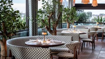 Daily full breakfast (EUR 30 per person)