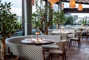 Daily full breakfast (EUR 30 per person)