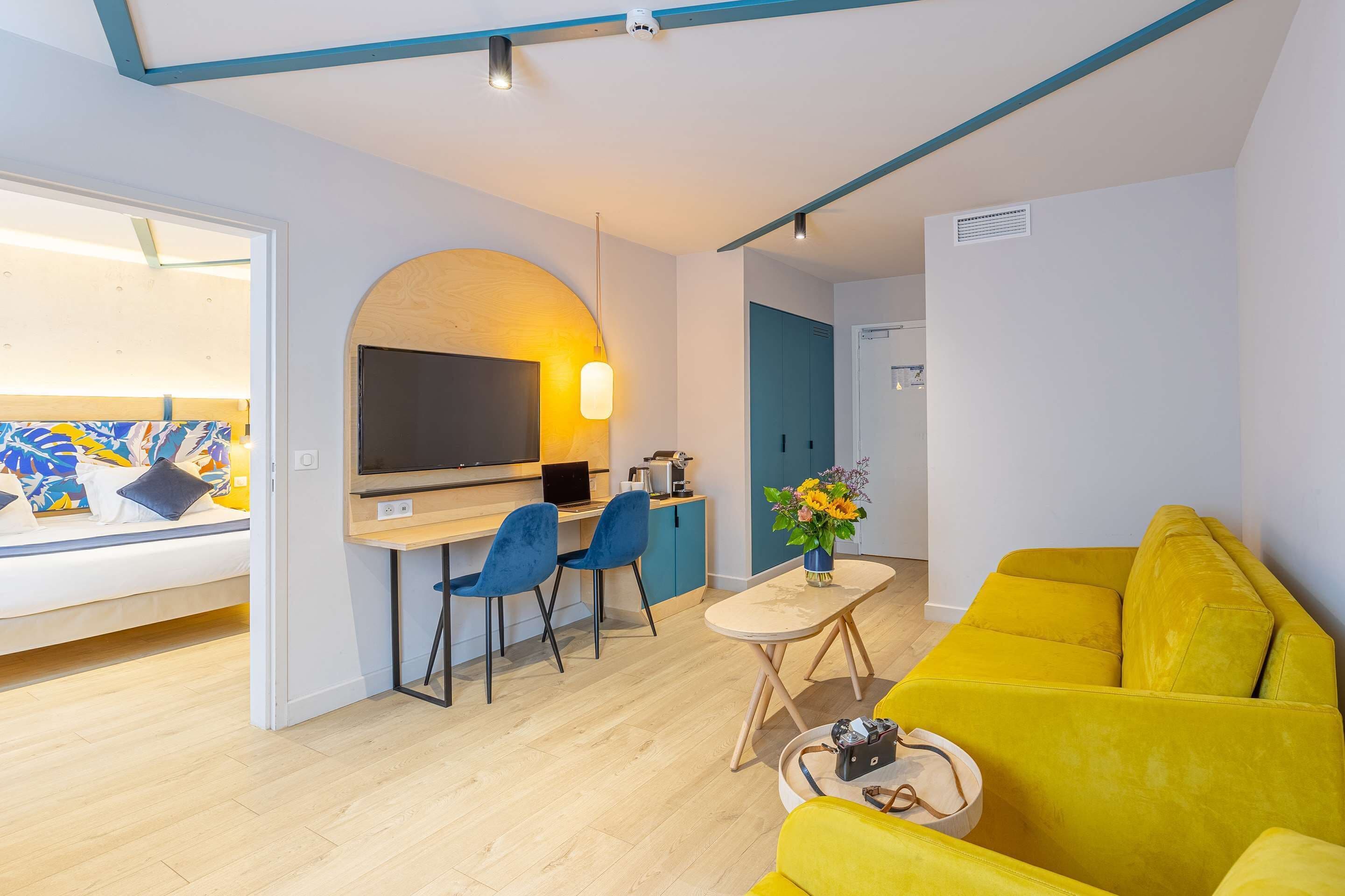 Suite, 1 King Bed, Non Smoking (with Single Sofabed;with Sofabed) | Premium bedding, in-room safe, desk, blackout curtains