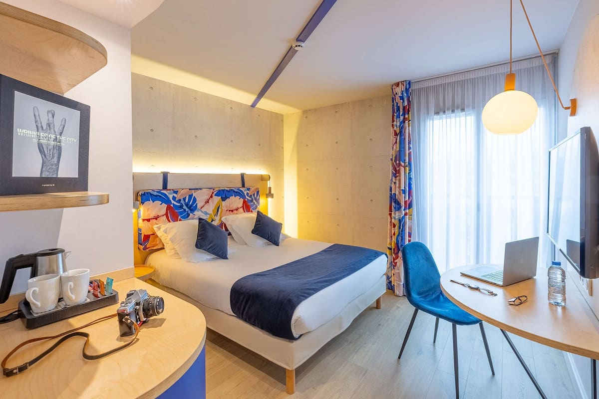 Habitación Confort, 1 cama Queen size, para no fumadores | Ropa de cama de alta calidad y caja de seguridad en la habitación