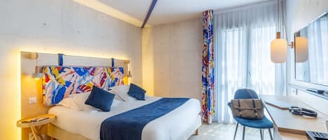 Premium bedding, in-room safe, desk, blackout drapes