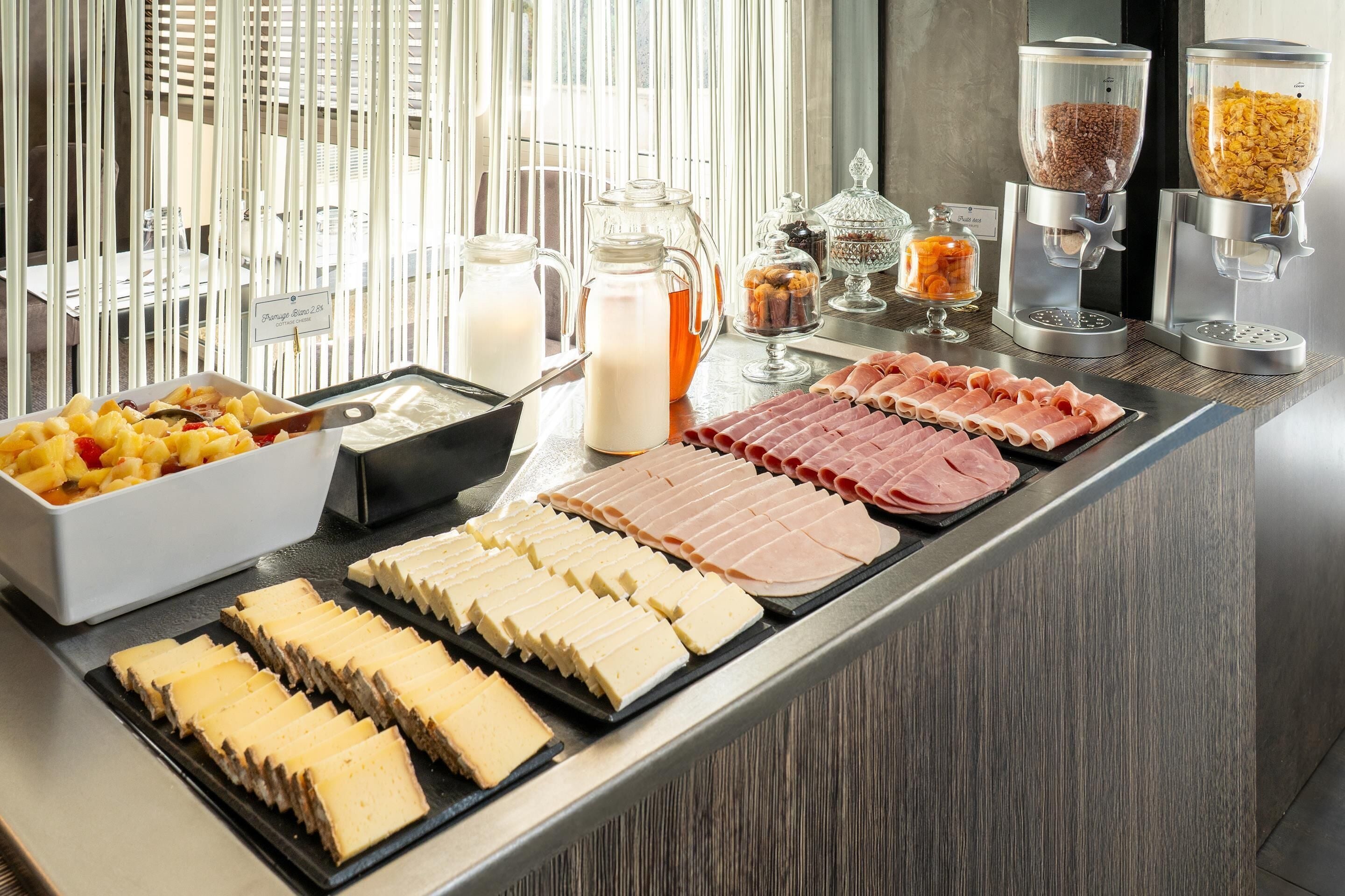Dagelijks ontbijtbuffet (EUR 15 per persoon)