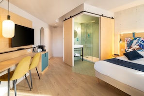 Superior Room, 1 Queen Bed, Non Smoking (with Single Sofabed)