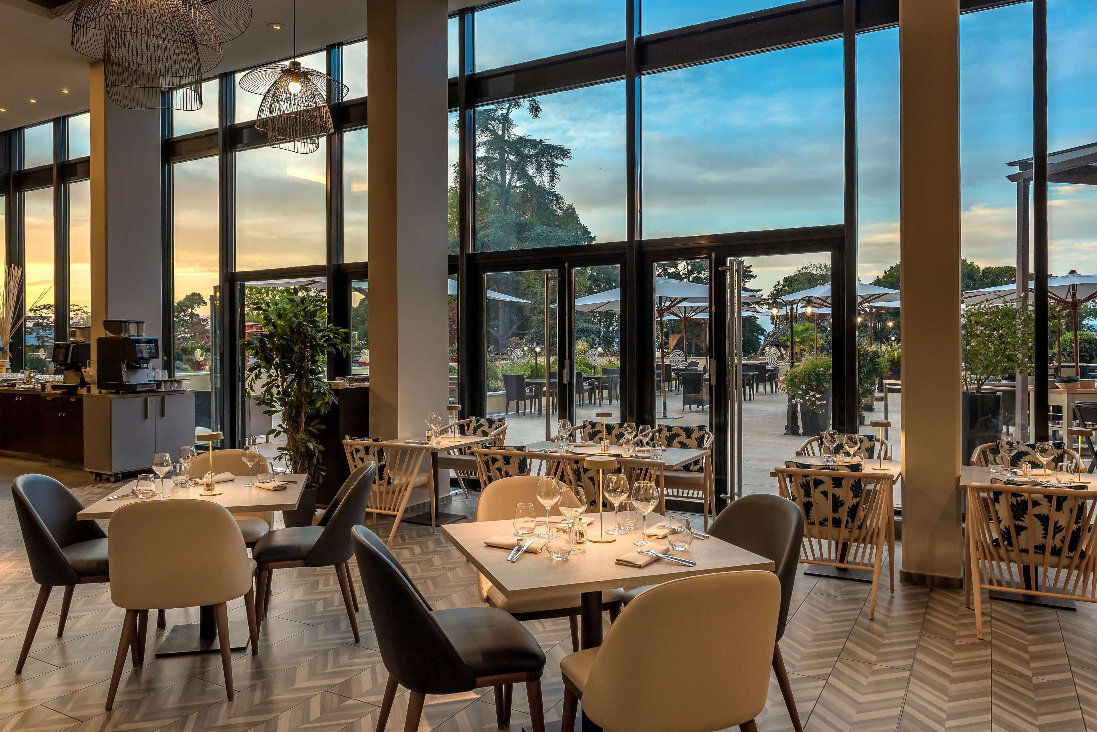 lunch and dinner served