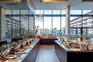 Daily full breakfast (EUR 25.00 per person)