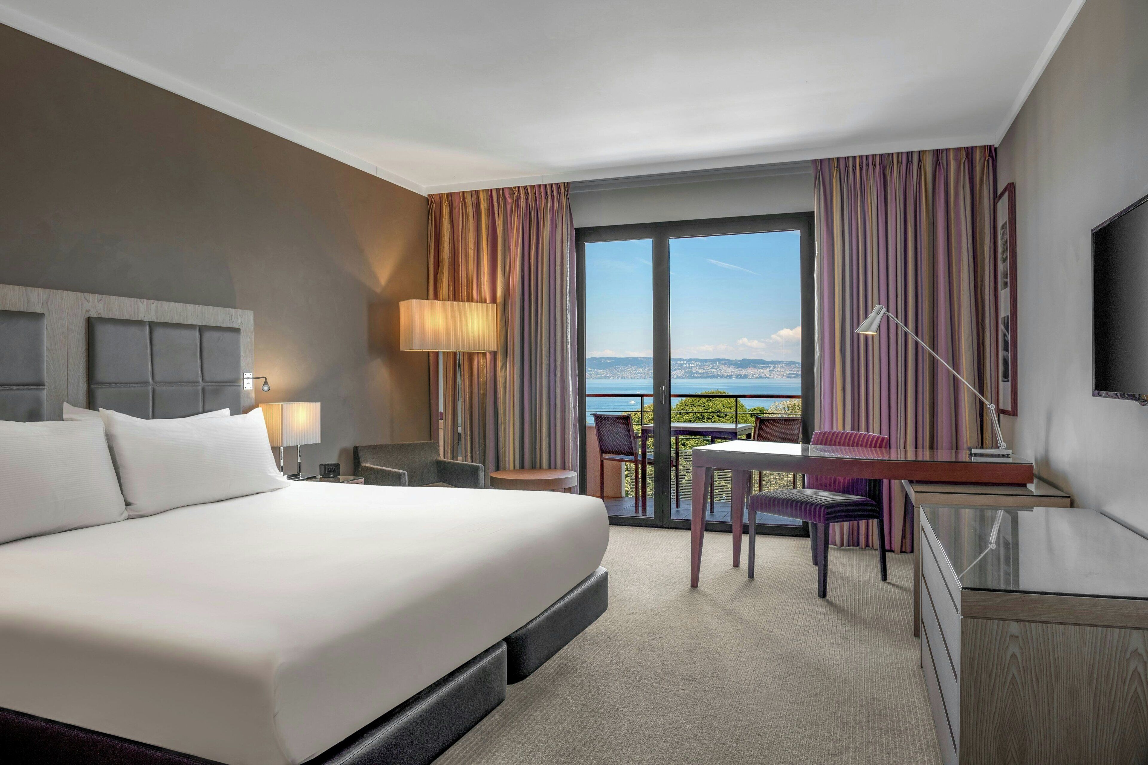 Premium bedding, minibar, in-room safe, desk