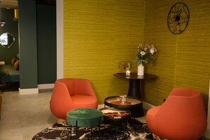 Lobby sitting area - Villa Berlioz (Lyon)