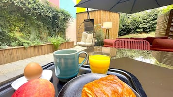 Petit déjeuner buffet (13.50 EUR par personne)