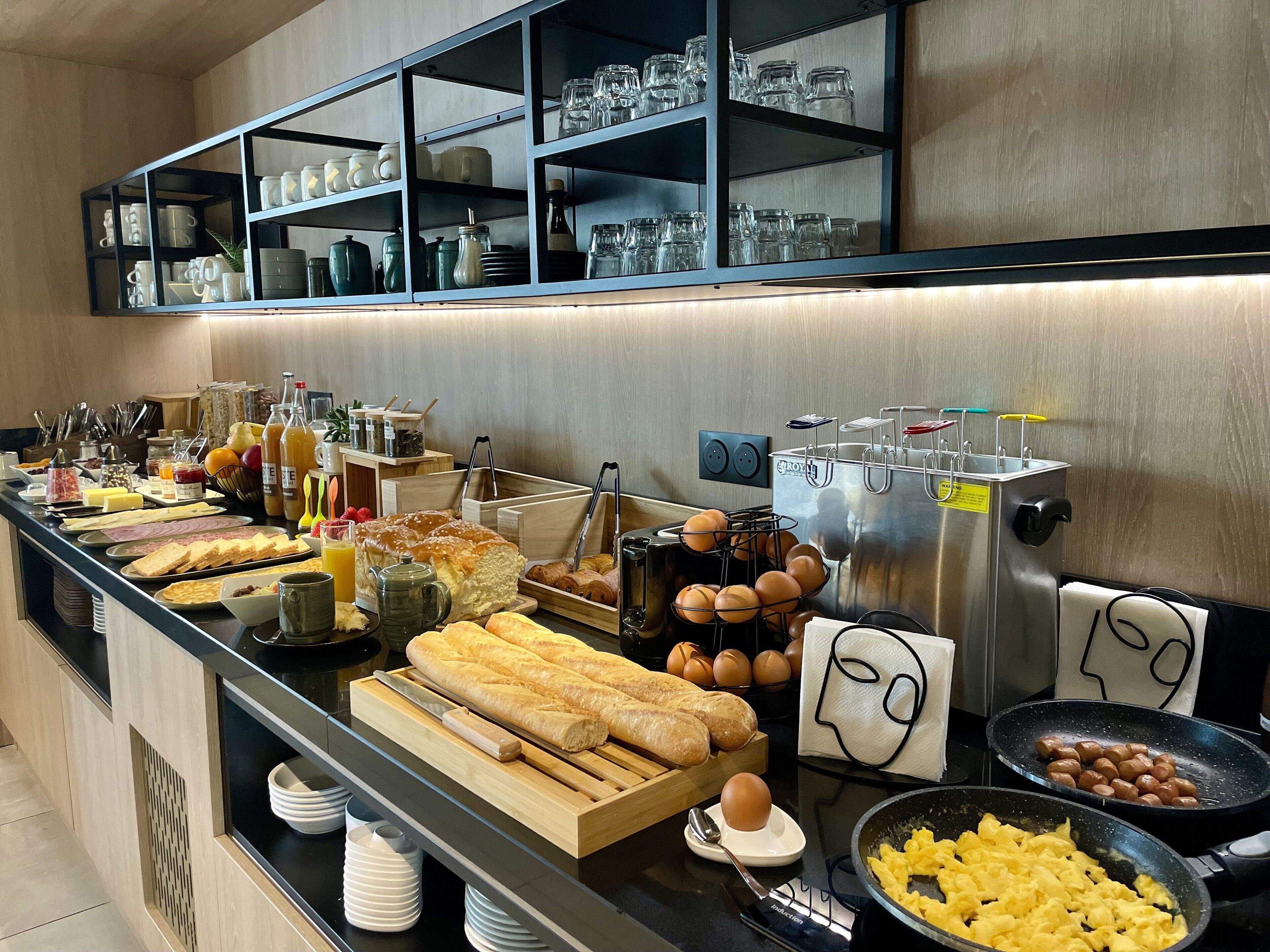 Daily buffet breakfast (EUR 13.50 per person)