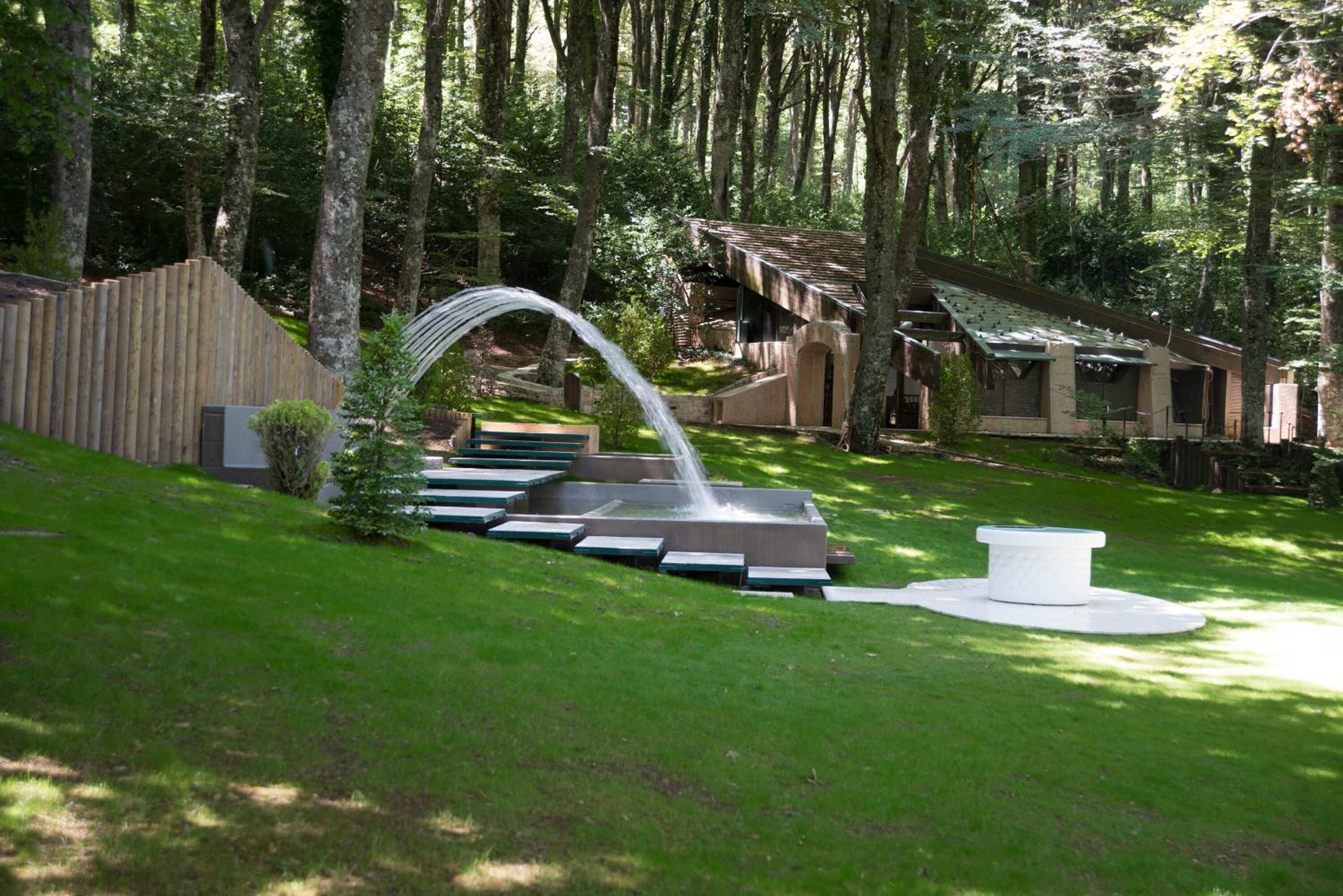 المنطقة المحيطة بالمنشأة