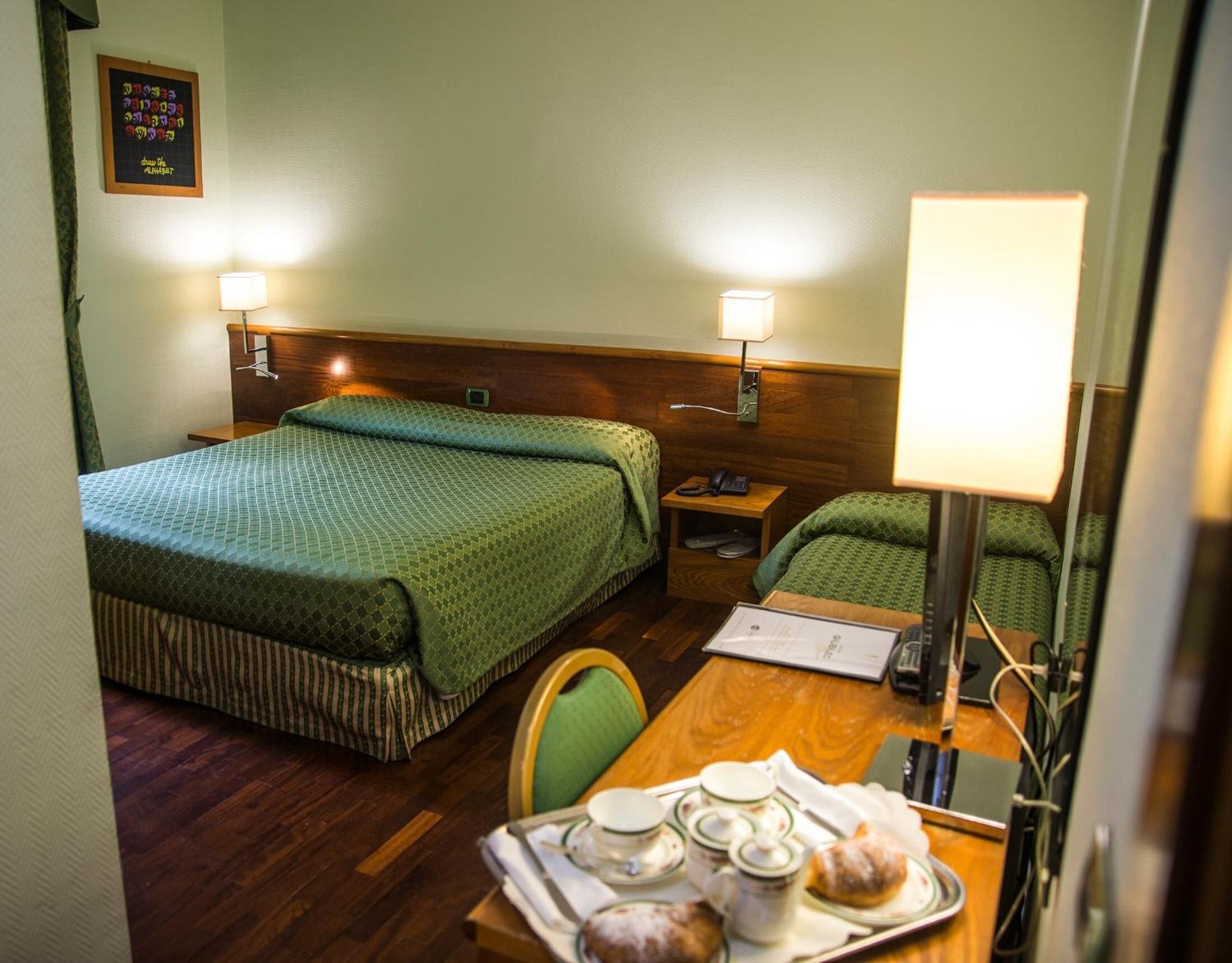 Couette en duvet d'oie, minibar, bureau, rideaux occultants