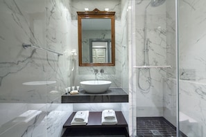 Shower, free toiletries, towels