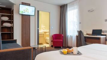 VerdunkelungsvorhÀnge, schallisolierte Zimmer, kostenlose Babybetten