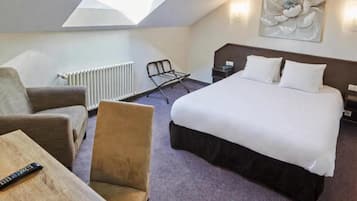 Verdunkelungsvorhänge, schallisolierte Zimmer, kostenlose Babybetten