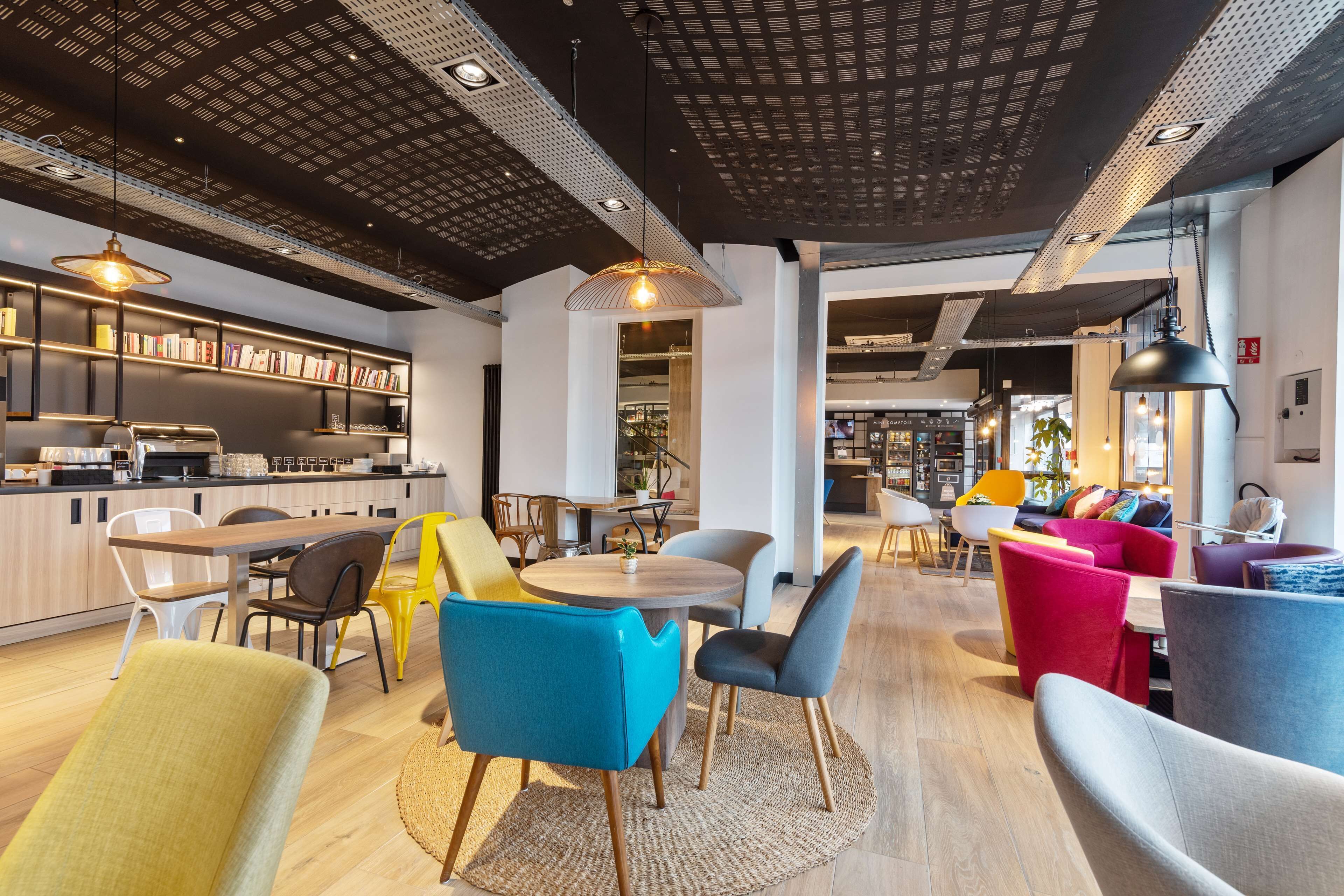 Daily buffet breakfast (EUR 13.9 per person)