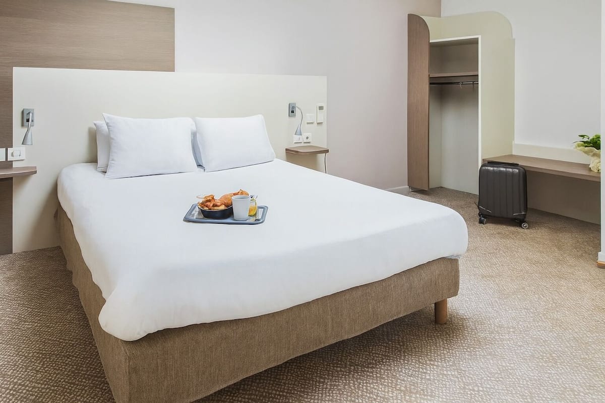 Blackout curtains, soundproofing, free cots/infant beds