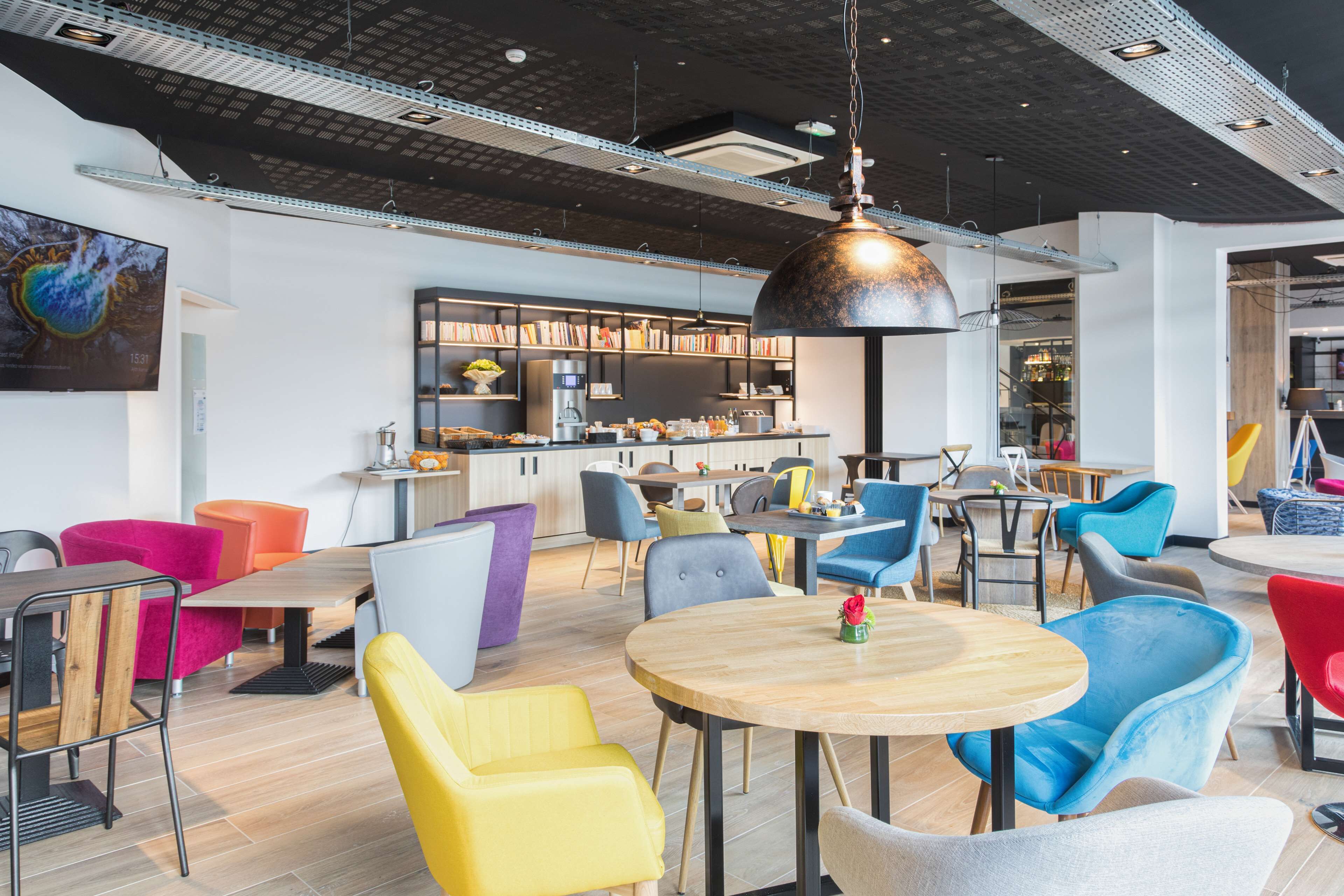 Café da manhã com buffet todos os dias (EUR 13.9 por pessoa) 