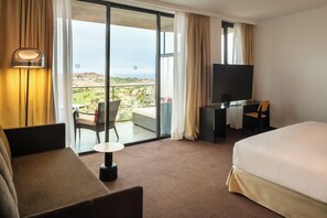 华丽三人房, 高尔夫景观 | 迷你吧、遮光窗帘、熨斗/熨衣板、免费 WiFi