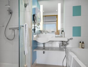 Bañera y ducha independientes, artículos de tocador ecológicos