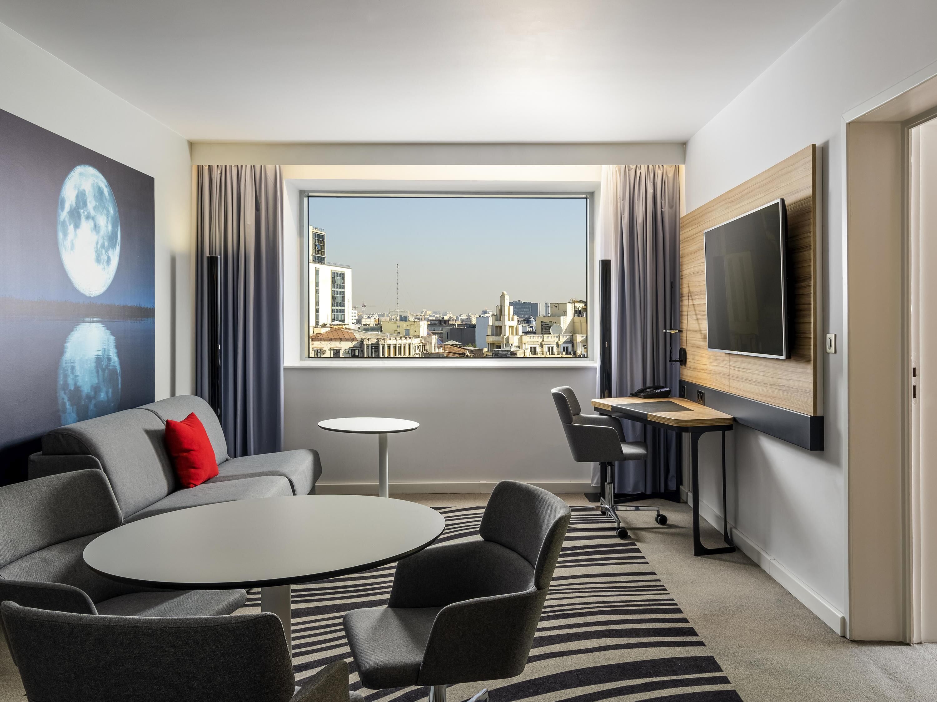 Junior Suite, 1 Double Bed | In-room safe, desk, laptop workspace, blackout drapes