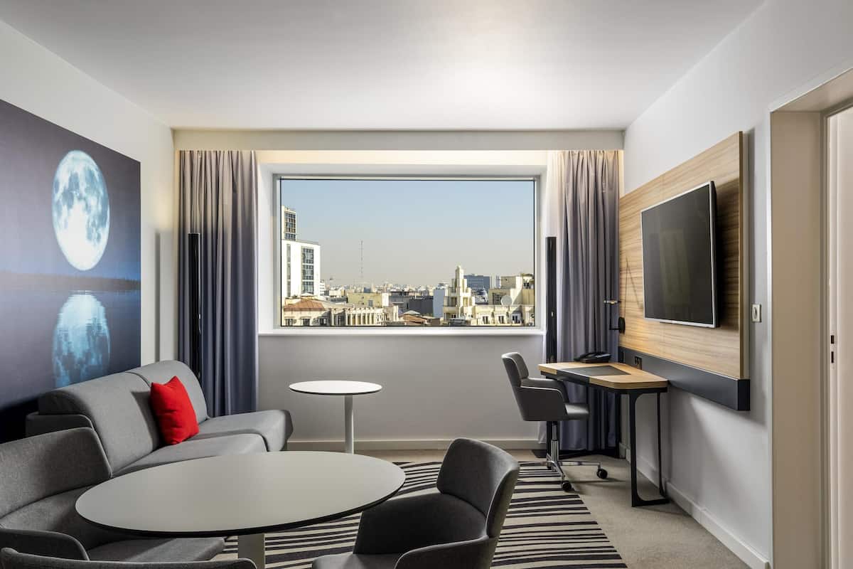 Junior Suite, 1 Double Bed | In-room safe, desk, laptop workspace, blackout drapes