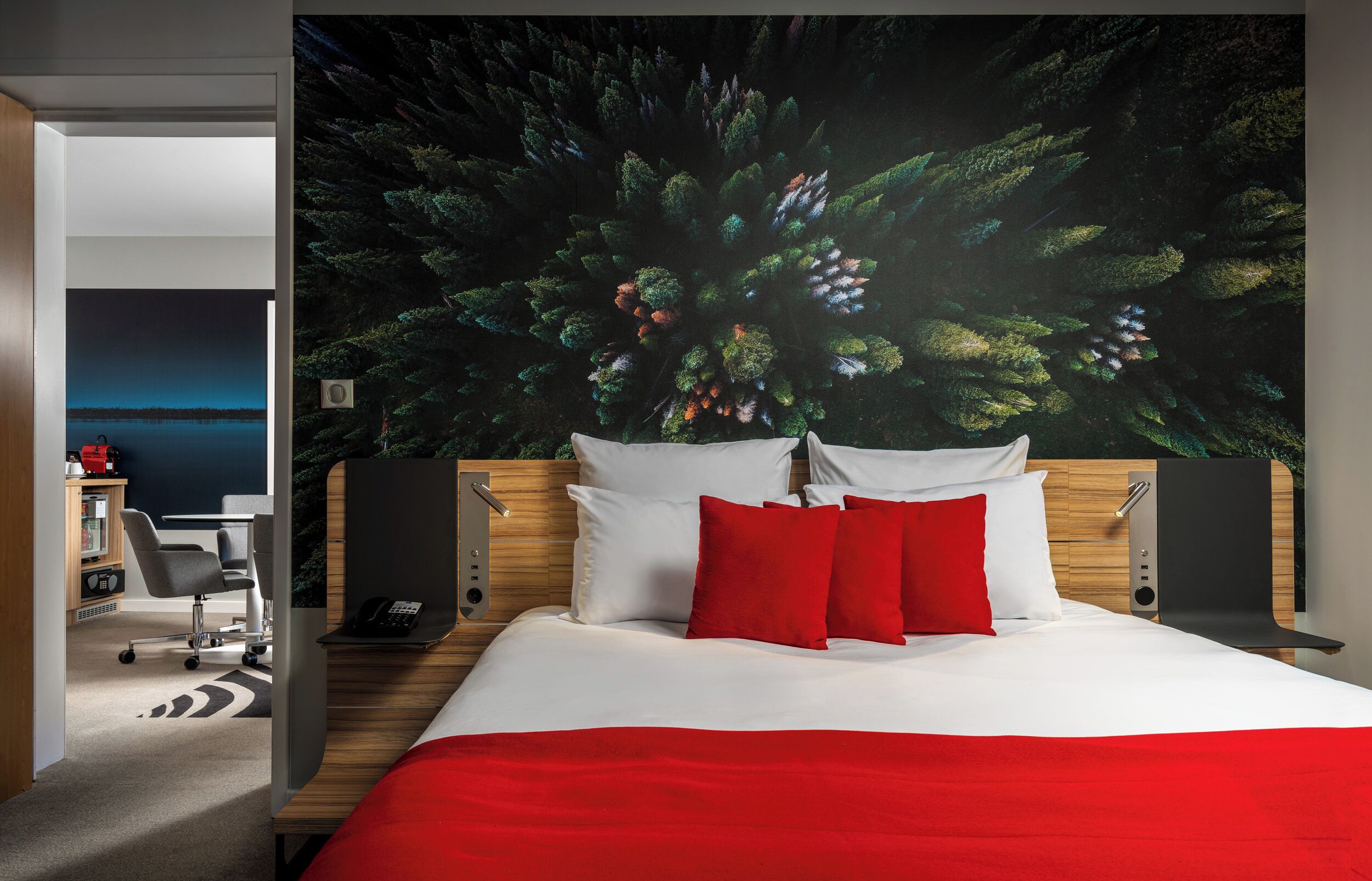 Junior Suite, 1 Double Bed | In-room safe, desk, laptop workspace, blackout curtains