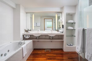 Superior Suite, 1 Double Bed (Extendable Sofa) | Bathroom | Separate tub and shower, eco-friendly toiletries, hair dryer, slippers - Novotel Bucharest City Centre (Bucharest)