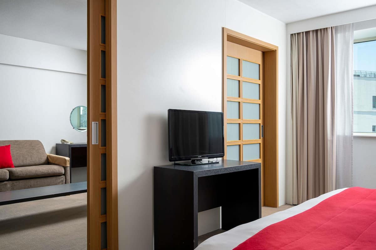 Suíte superior, 1 cama de casal (Extendable Sofa) | Cofres nos quartos, escrivaninha, espaço de trabalho para notebook
