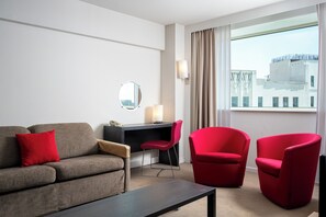 Caja de seguridad en la habitación y escritorio 