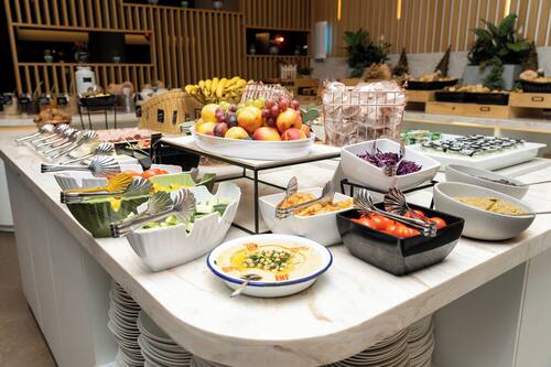 Se ofrece un desayuno bufé todos los días (por un coste adicional)