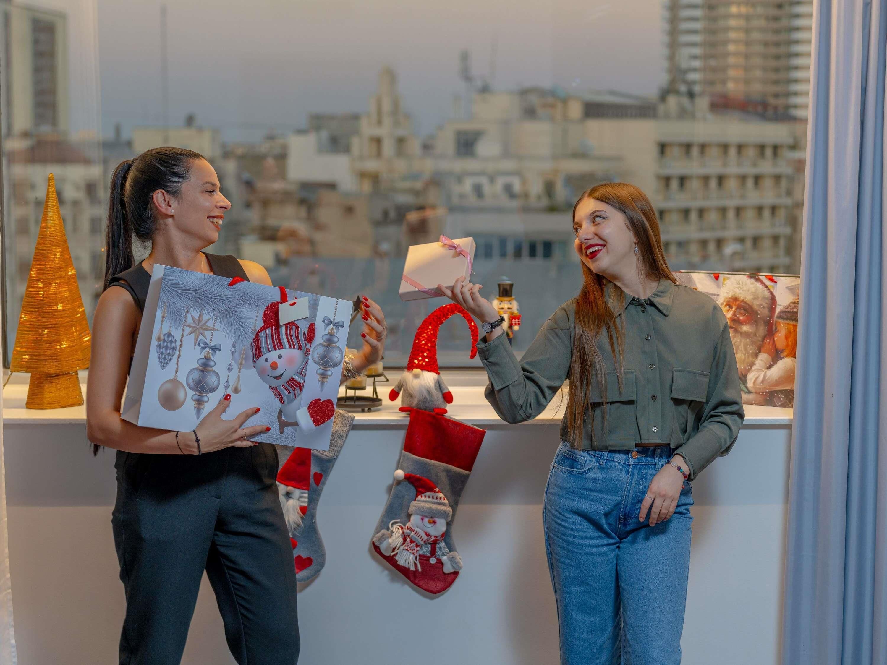 Quarto casal superior, 1 cama de casal e sofá-cama | Cofres nos quartos, escrivaninha, espaço de trabalho para notebook