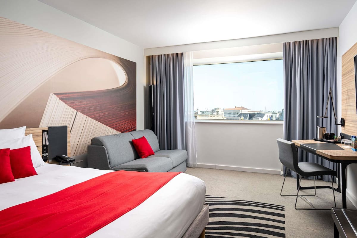 Quarto superior, 1 cama Queen e sofá-cama | Cofres nos quartos, escrivaninha, espaço de trabalho para notebook