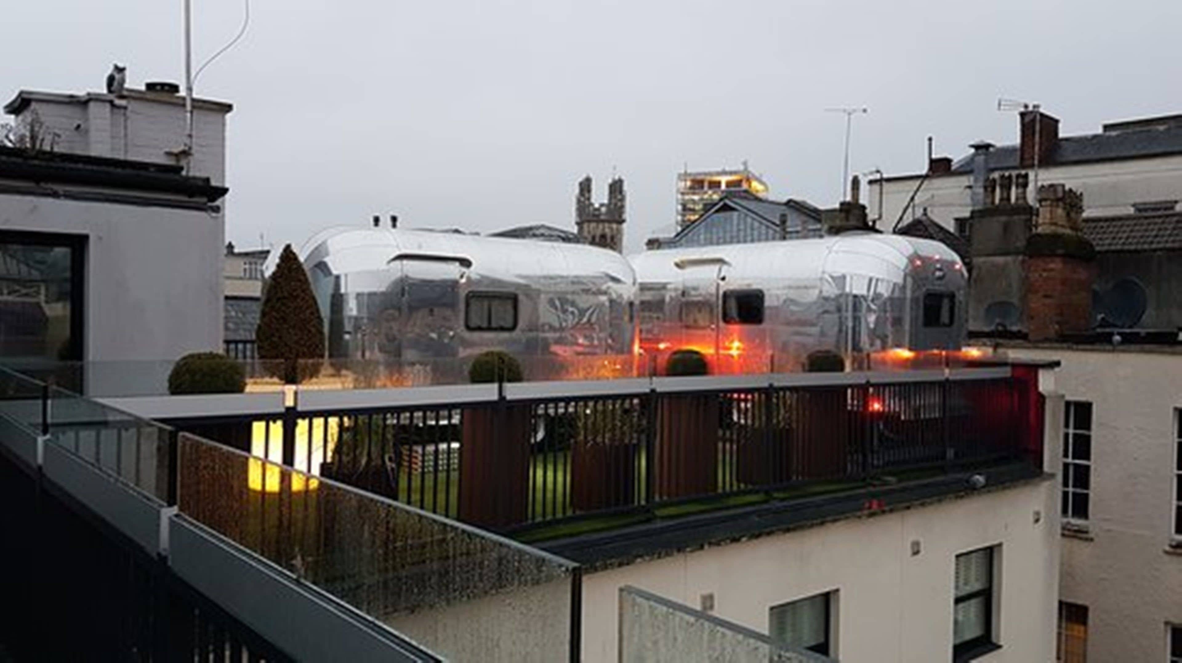 Bộ đồ giường kháng dị ứng, bàn, bàn ủi/dụng cụ ủi quần áo 