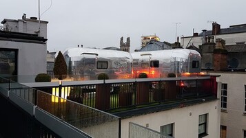 Hypo-allergenic bedding, desk, iron/ironing board, free WiFi