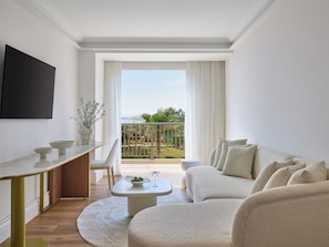 Minibar, in-room safe, desk, laptop workspace - Grecotel Filoxenia (Kalamata)