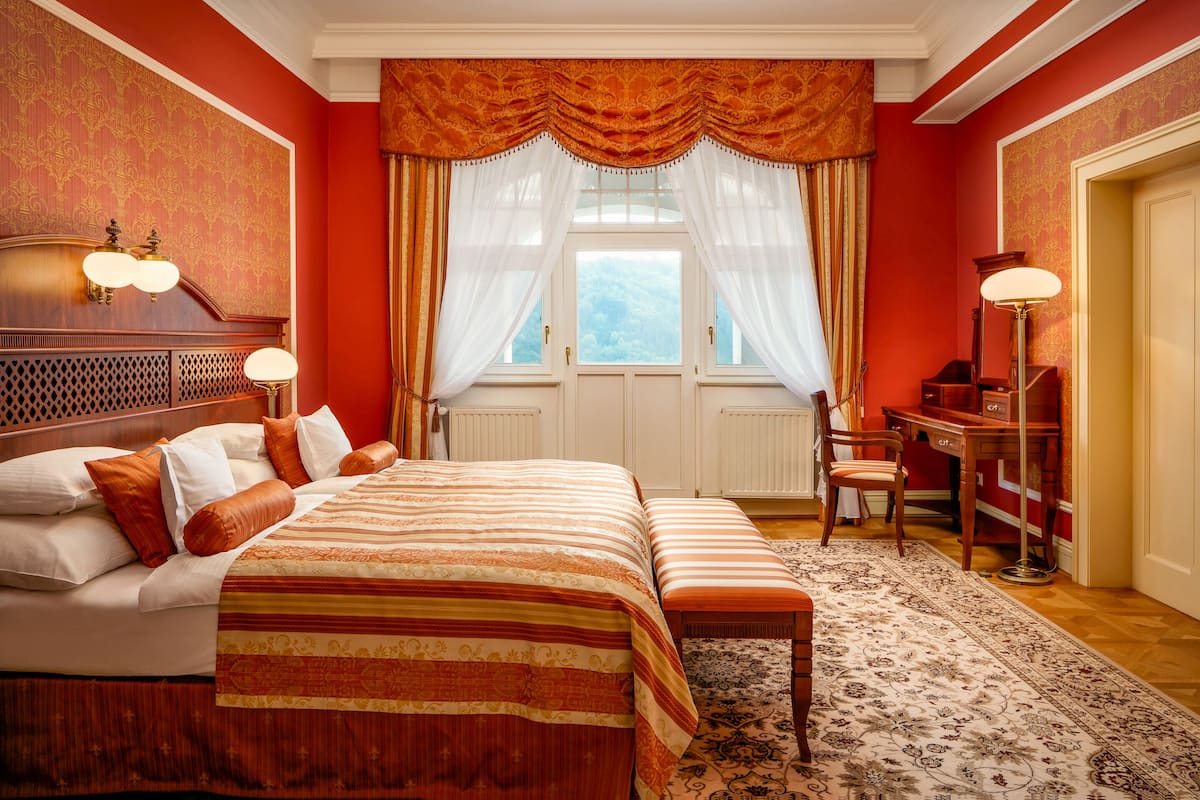 junior suite (wellness and fitness access) | 1 bedroom, minibar, in-room safe, desk