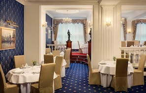 2 restaurants, lunch, dinner served; French cuisine