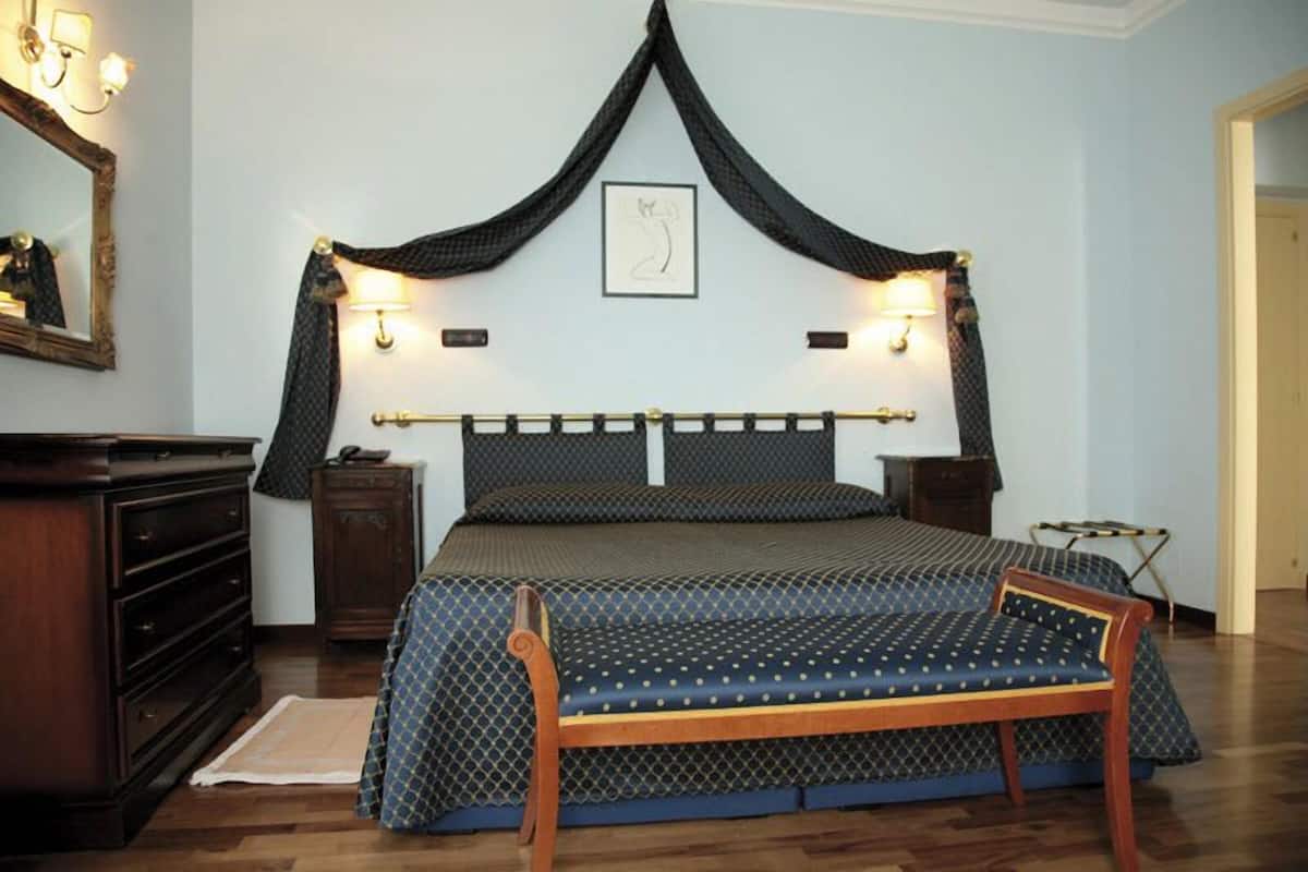 minibar, in-room safe, desk, soundproofing
